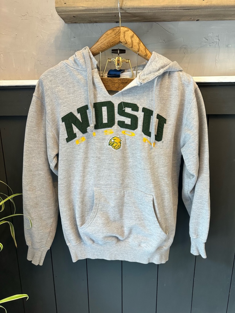 NDSU Bison Gray Hooded Sweatshirt Size S/M Split Neck Pullover Hoodie